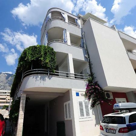 Milic Apartments Макарска Екстериор снимка