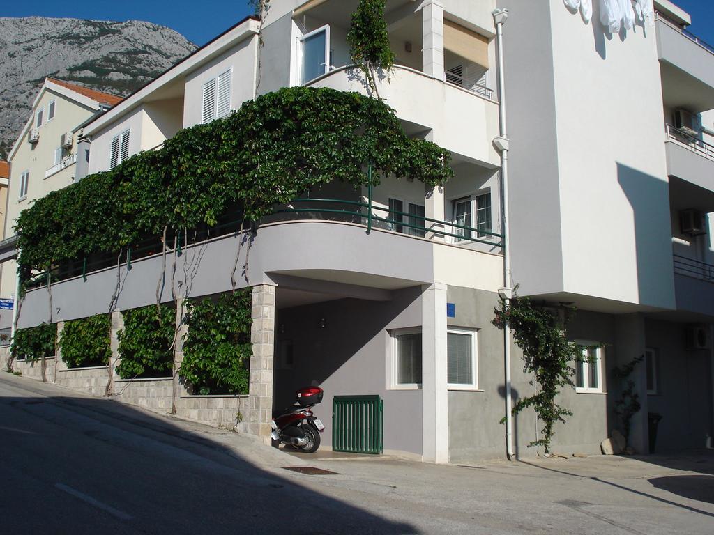 Milic Apartments Макарска Екстериор снимка