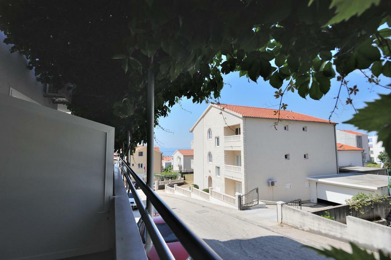 Milic Apartments Макарска Екстериор снимка