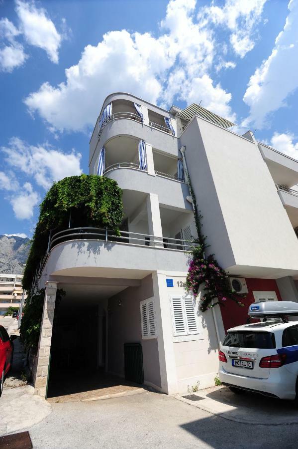 Milic Apartments Макарска Екстериор снимка