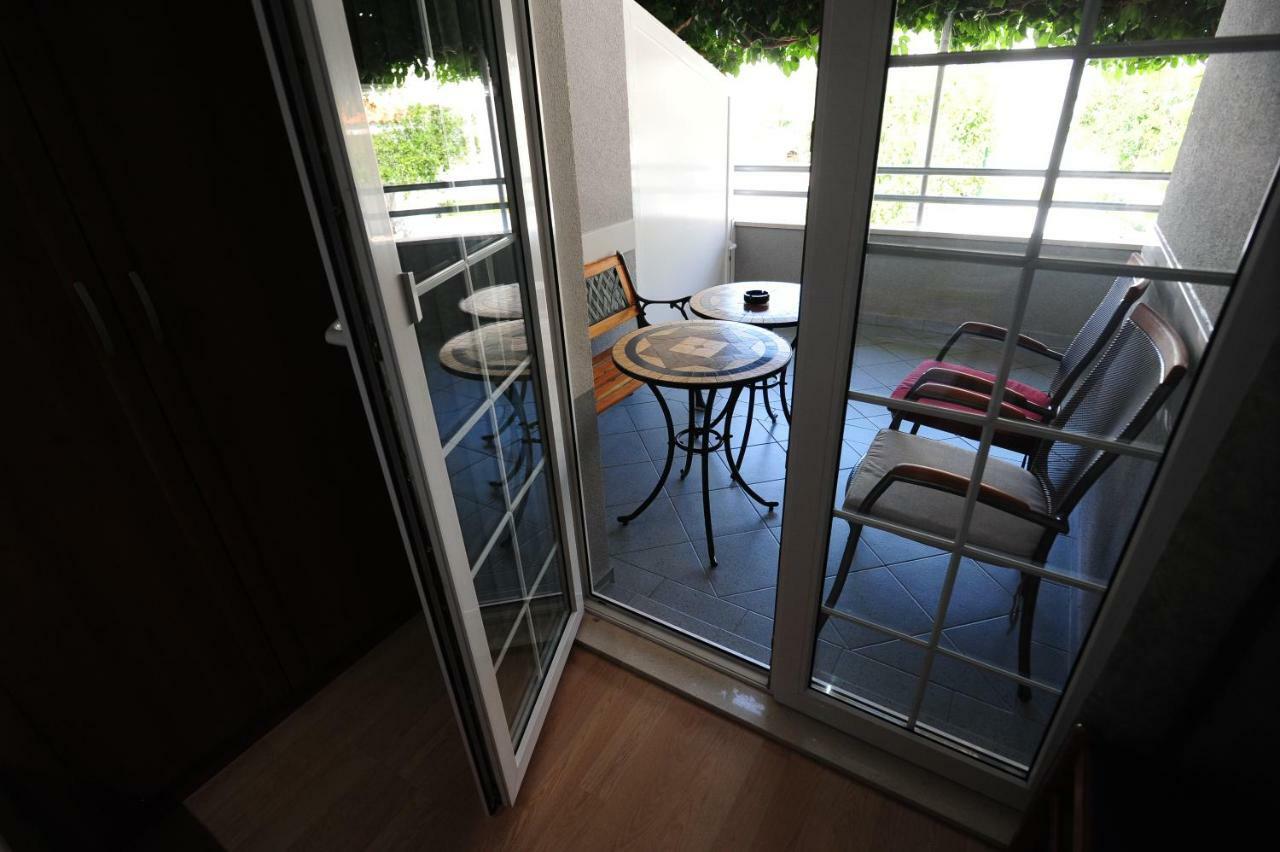 Milic Apartments Макарска Екстериор снимка