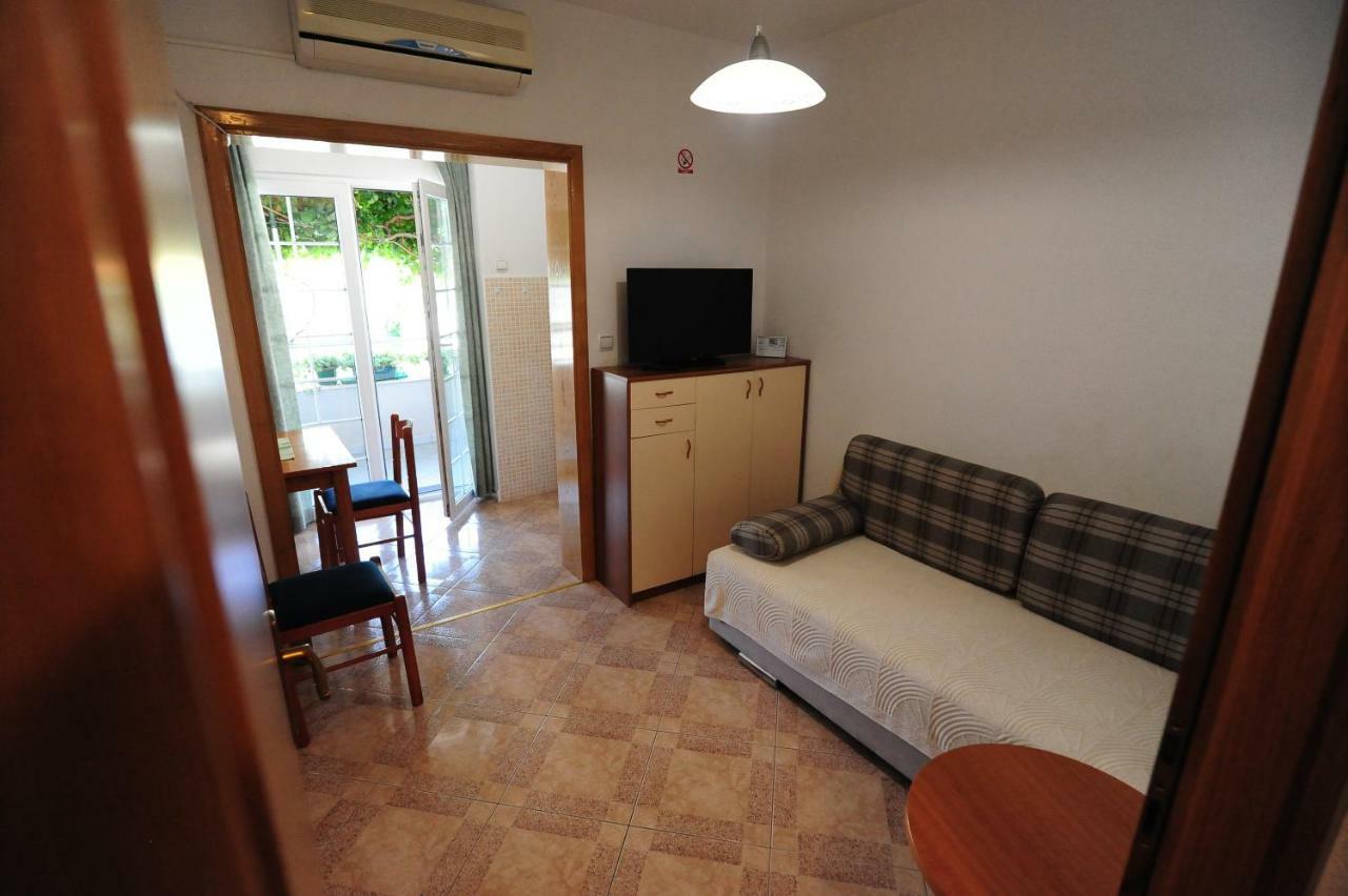 Milic Apartments Макарска Екстериор снимка