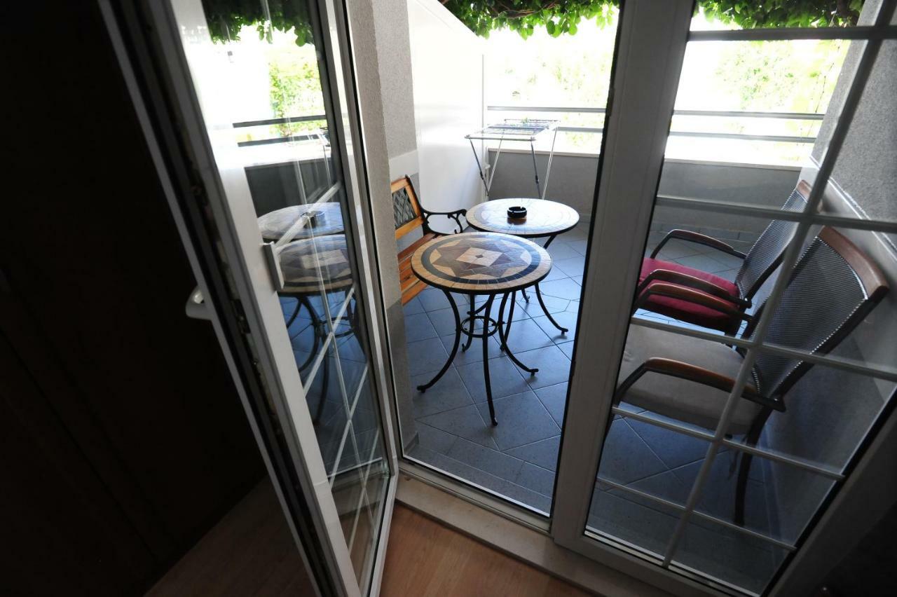 Milic Apartments Макарска Екстериор снимка