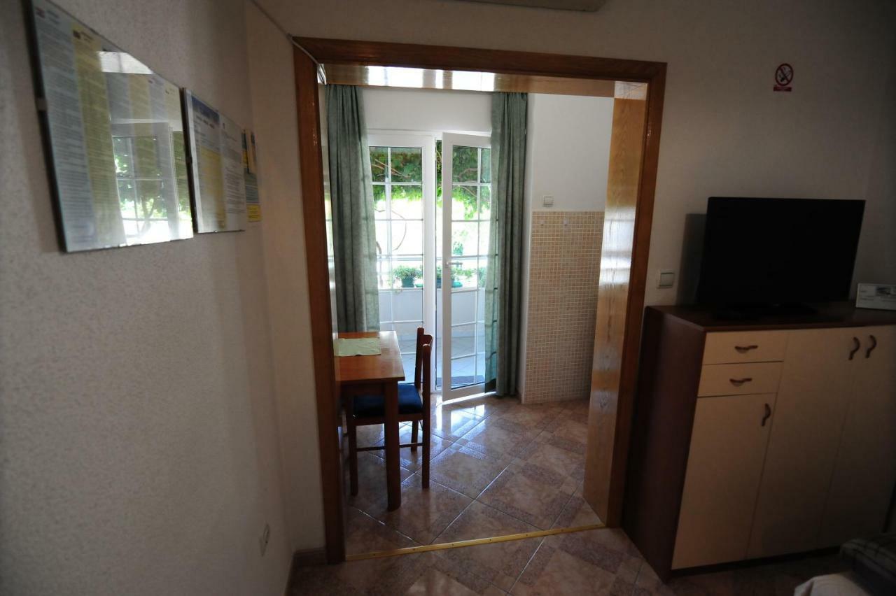 Milic Apartments Макарска Екстериор снимка
