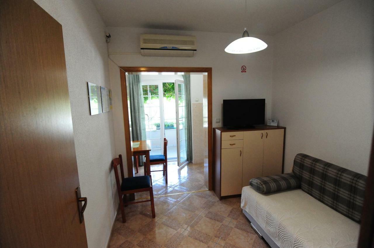 Milic Apartments Макарска Екстериор снимка