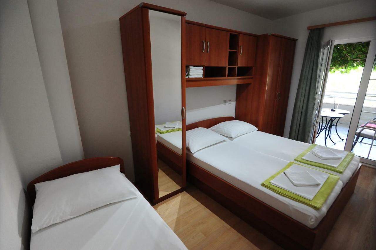 Milic Apartments Макарска Екстериор снимка