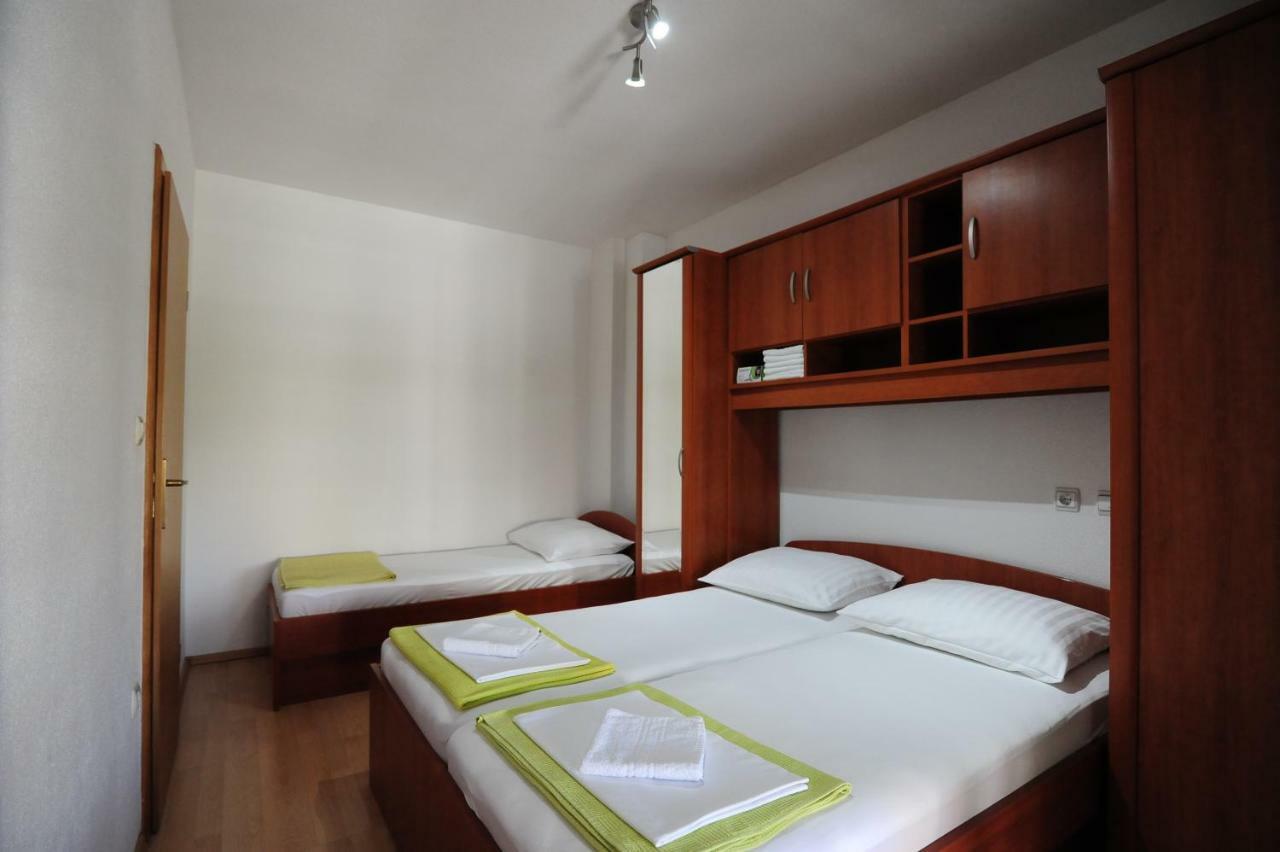 Milic Apartments Макарска Екстериор снимка