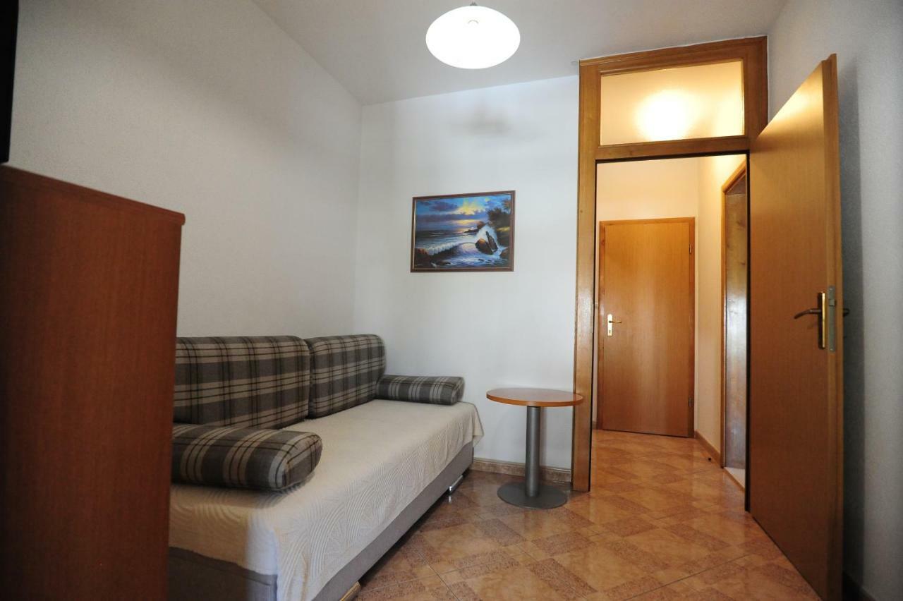 Milic Apartments Макарска Екстериор снимка