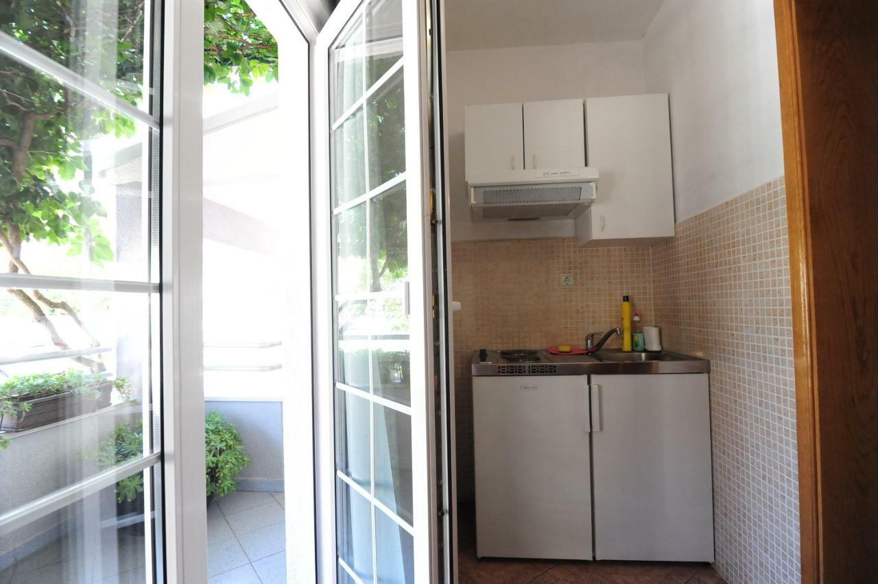 Milic Apartments Макарска Екстериор снимка