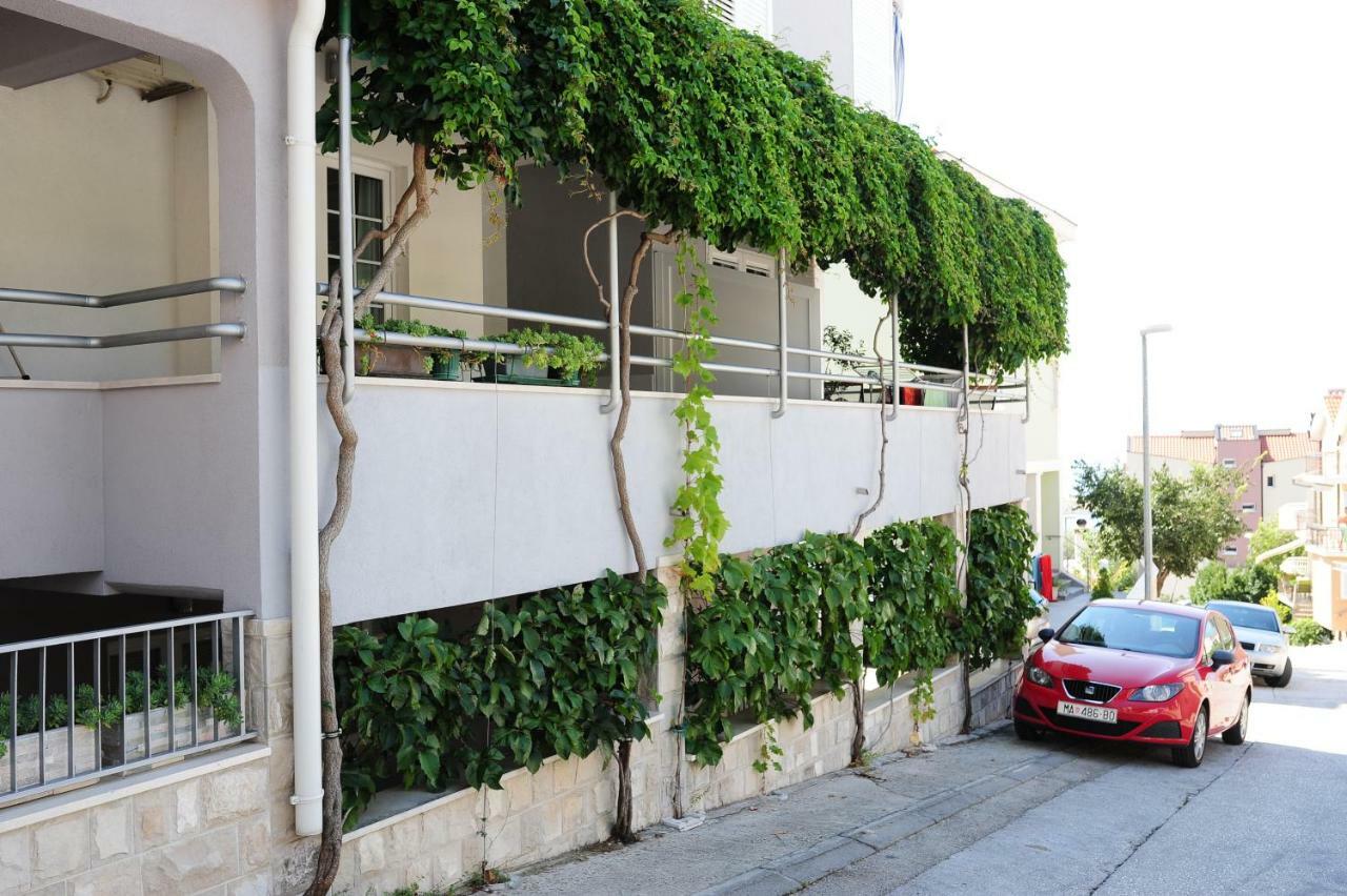 Milic Apartments Макарска Екстериор снимка