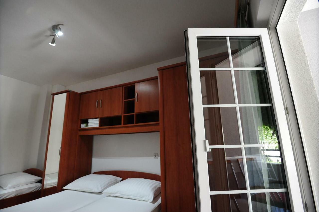 Milic Apartments Макарска Екстериор снимка