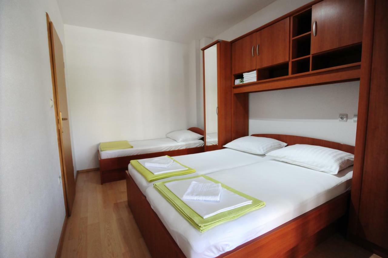 Milic Apartments Макарска Екстериор снимка